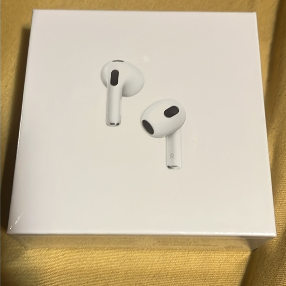 Apple AirPods with Charging Case - White - Picture 1 of 8